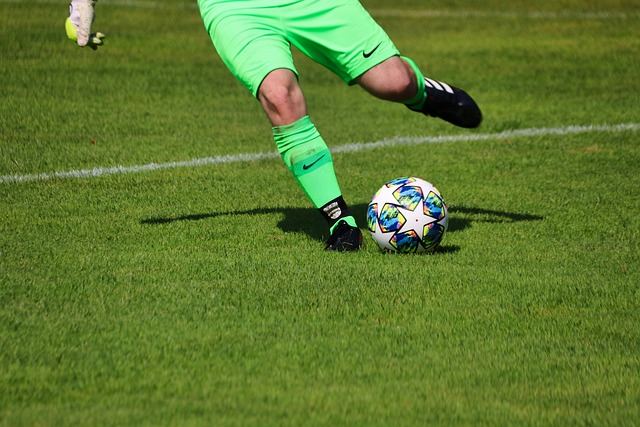 雷霆豪取10连胜！亚历山大创纪录，吉迪准三双，公牛28分惨败.